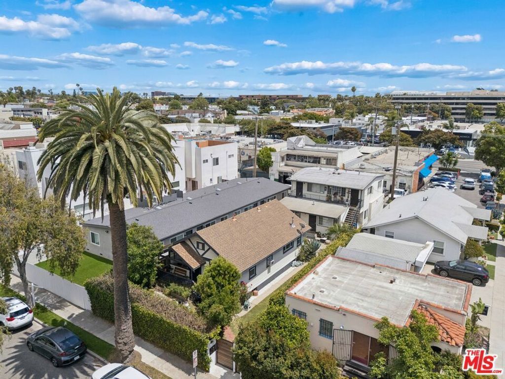 2440 Chelsea Place, Santa Monica