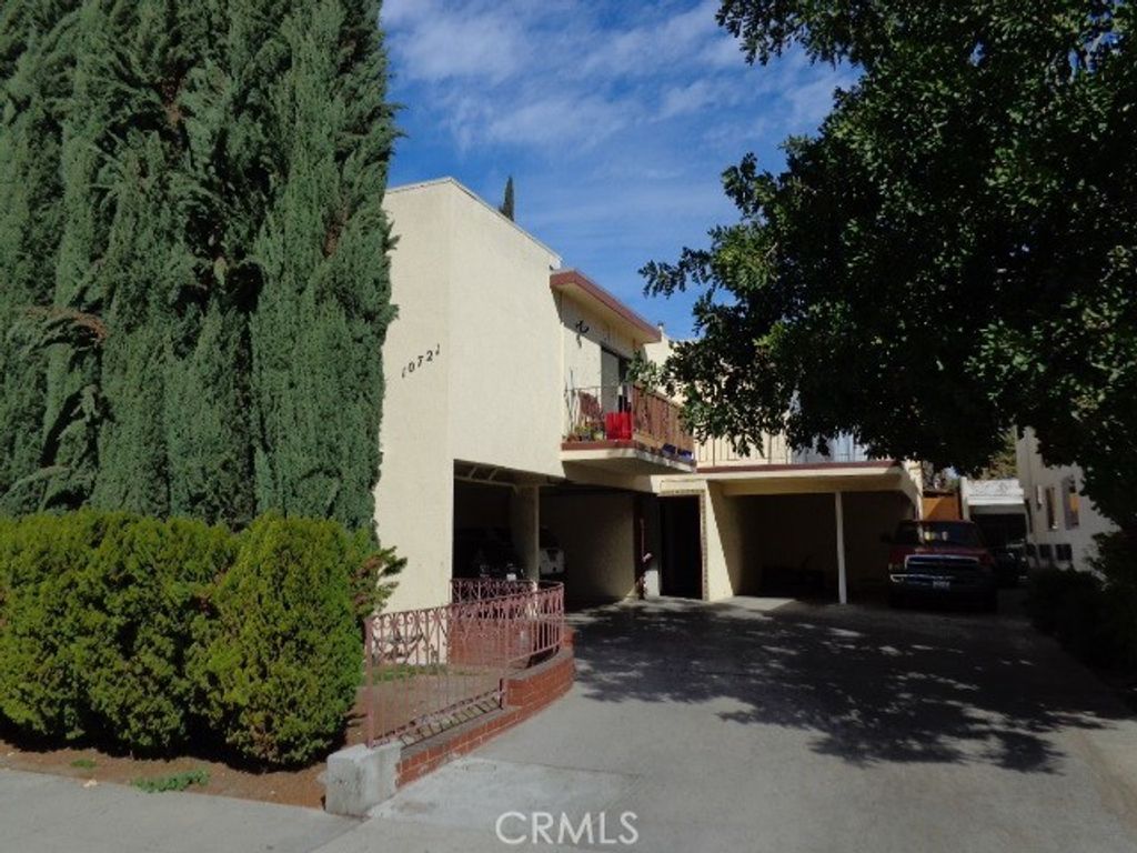 10721 Bloomfield, North Hollywood