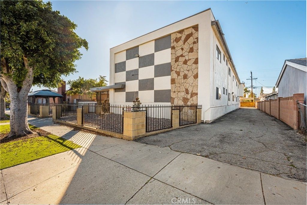 6725 Perry Road, Bell Gardens