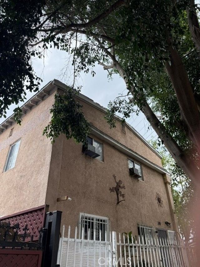 300 E 42nd Place, Los Angeles