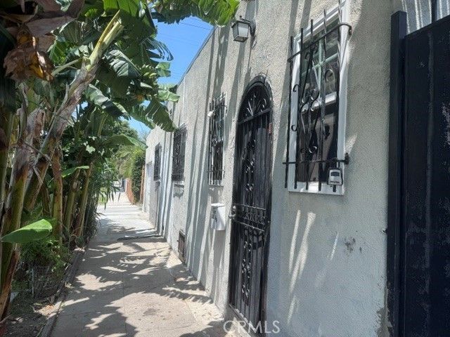 9223 S San Pedro, Los Angeles