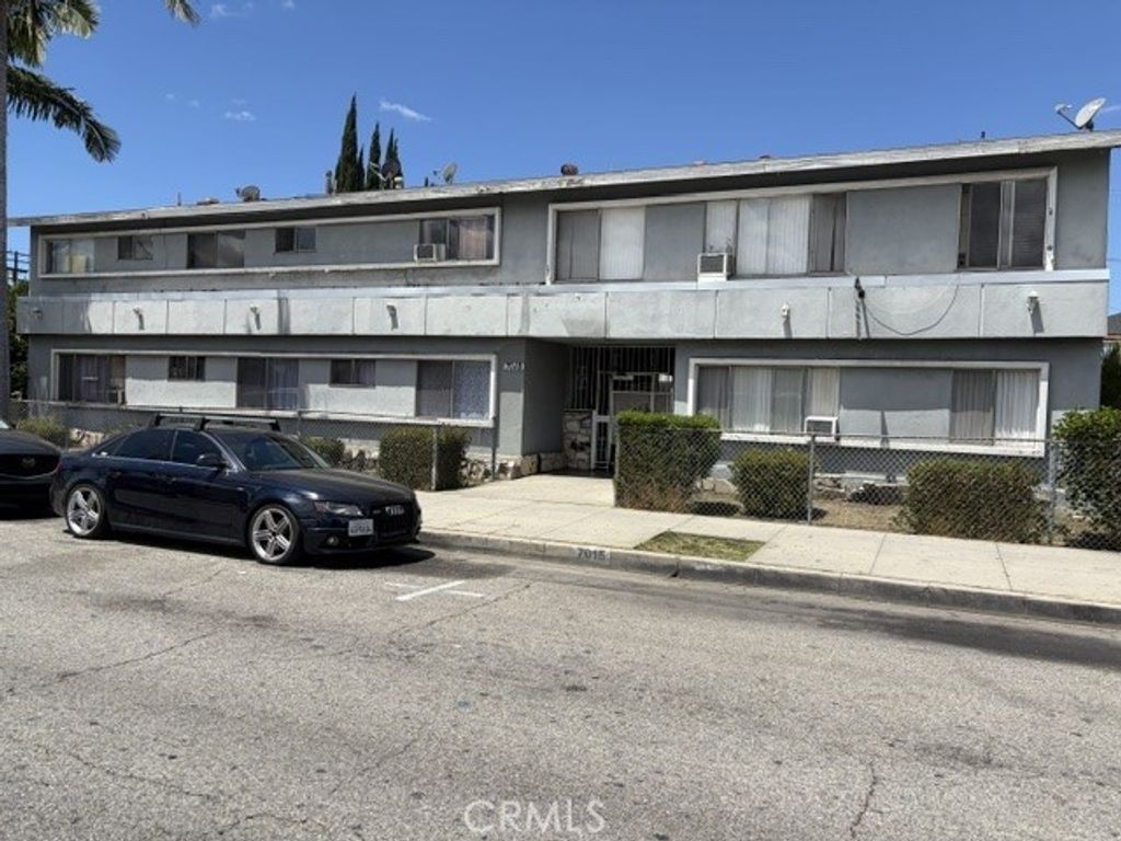 7015 Rugby, Huntington Park