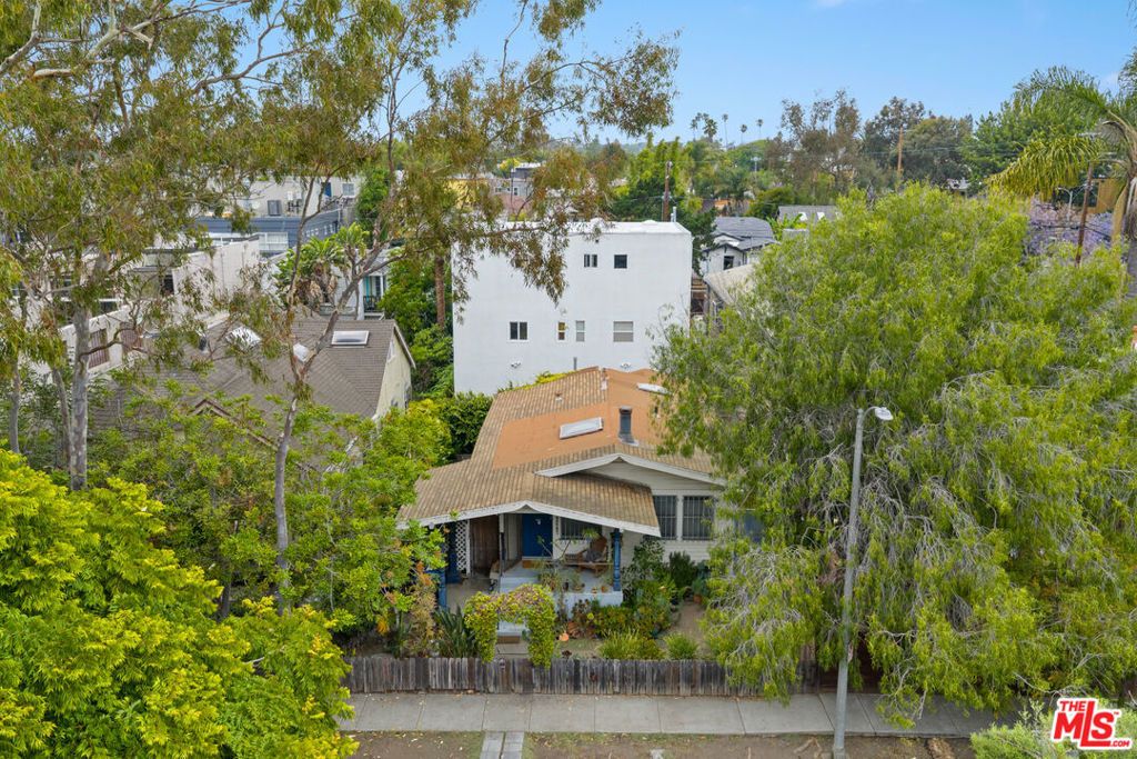 563 Westminster Avenue, Venice