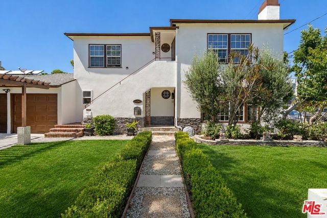 11241 Peach Grove Street, North Hollywood