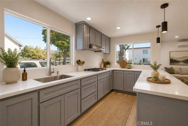 1912 E 122nd, Compton