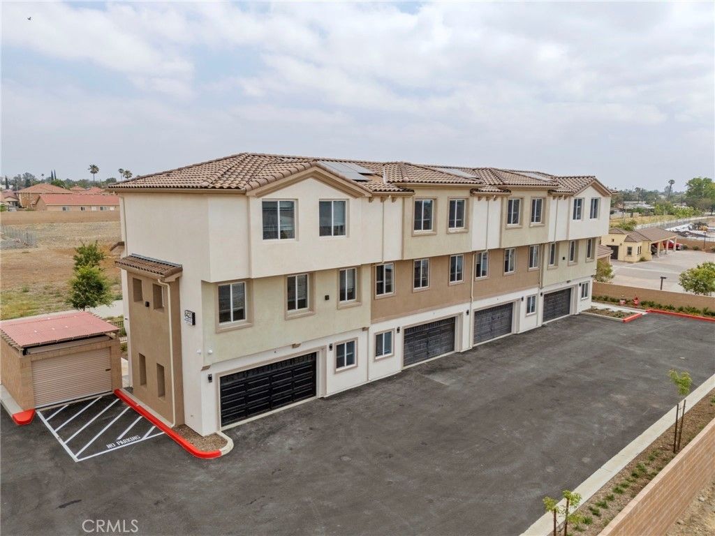 8423 Tamarind Avenue, Fontana