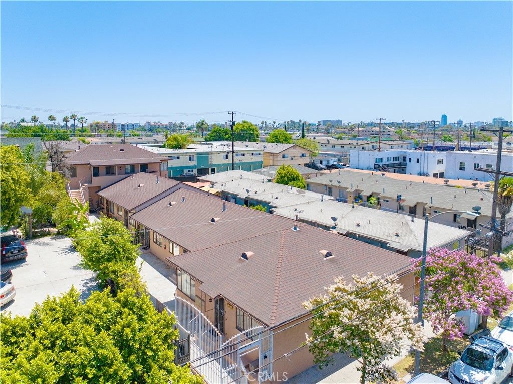 1876 Henderson Avenue, Long Beach
