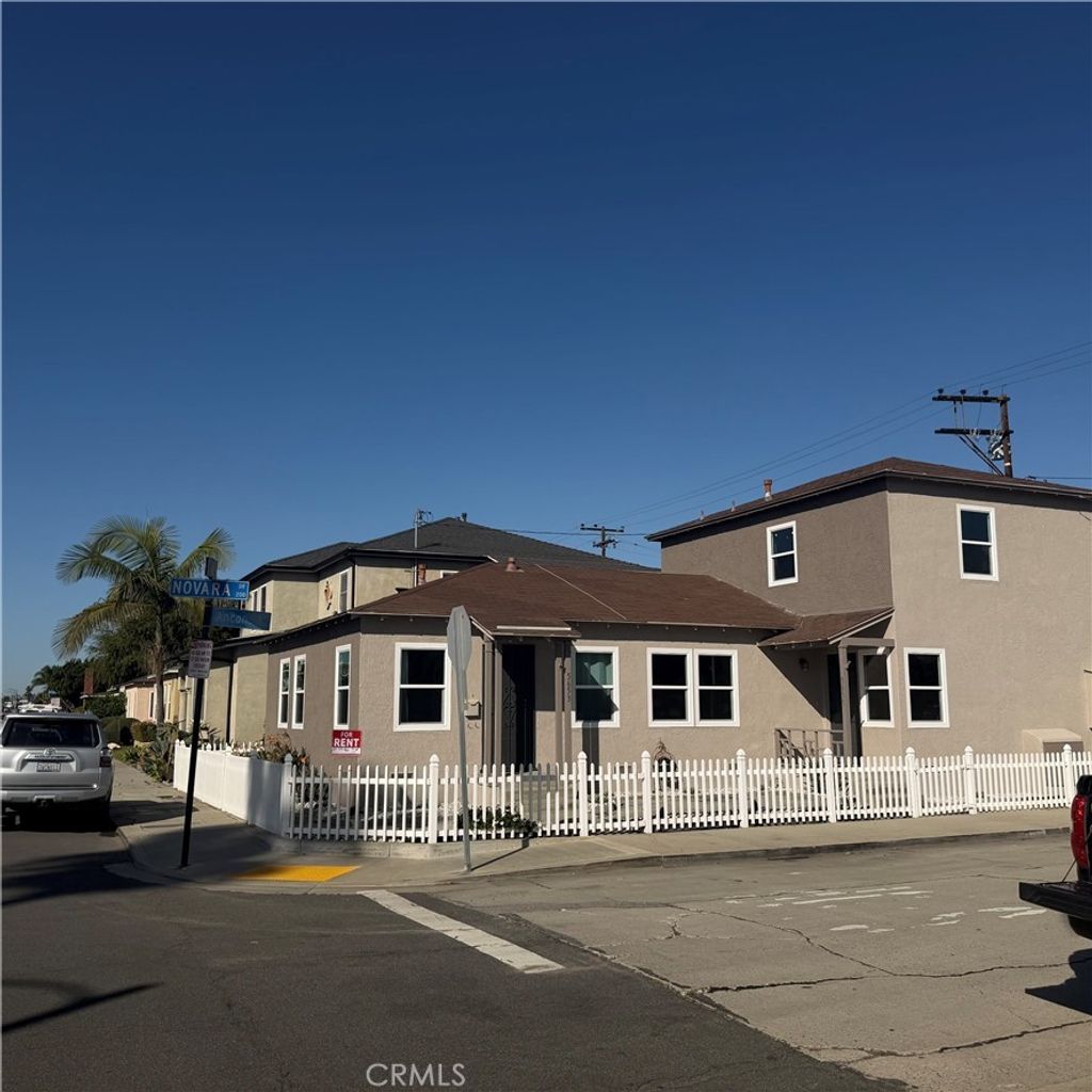 5653 E 2nd, Long Beach