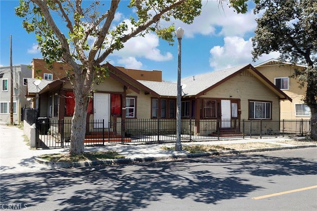 1273 Chestnut, Long Beach