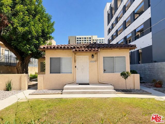 11017 Hartsook Street, North Hollywood