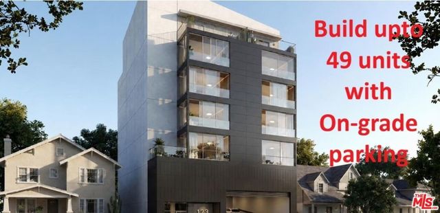 3030 W 12th Place, Los Angeles