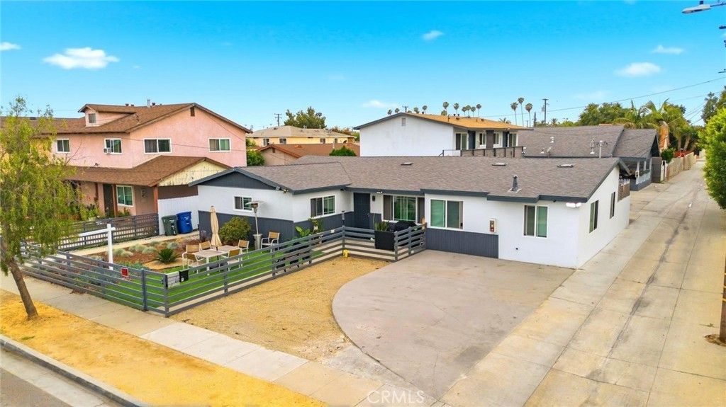 6221 Corona, Bell