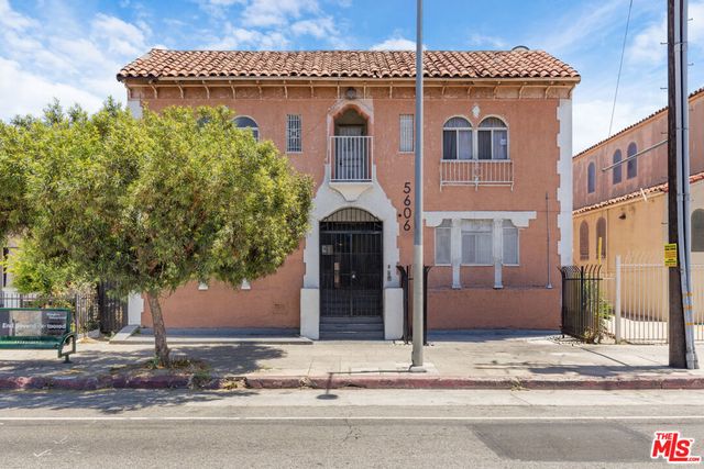 5606 S Figueroa Street, Los Angeles