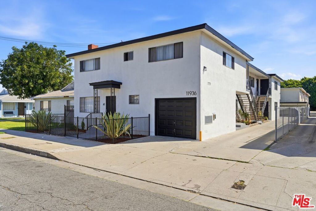11936 Grevillea Avenue, Hawthorne