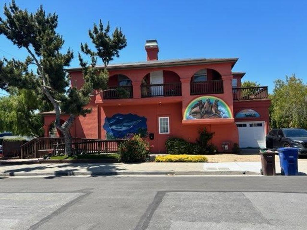 387 Ocean Avenue, Monterey