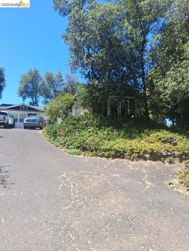 153 Summit Ave, Sonora
