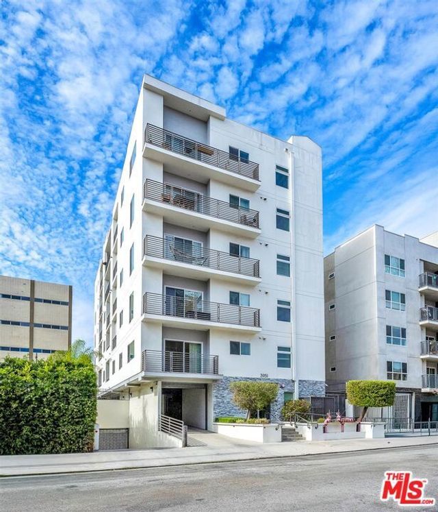 3951 Ingraham Street, Los Angeles