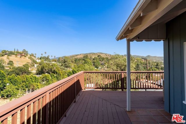9866 Mcbroom Street, Sunland