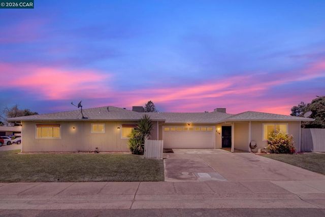221 Eric Cir, Galt