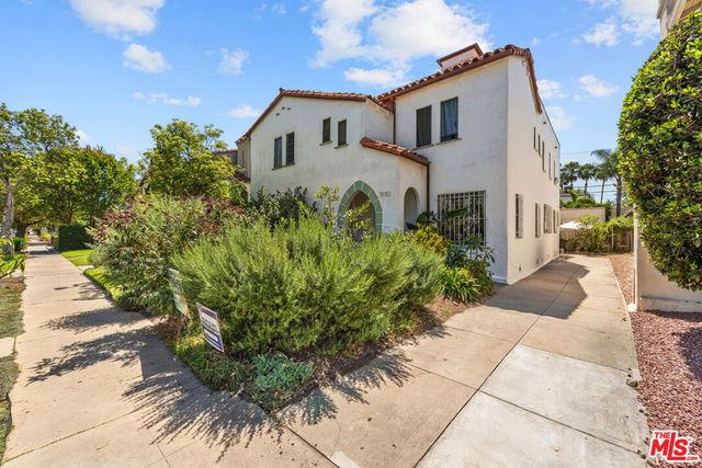 8130 Blackburn Avenue, Los Angeles