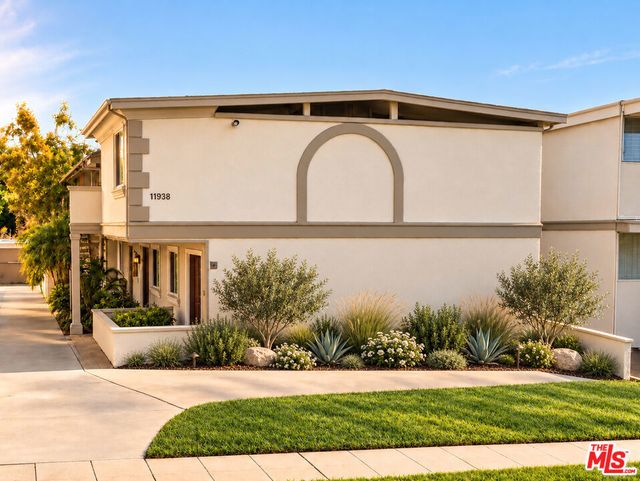 11938 Dorothy Street, Los Angeles
