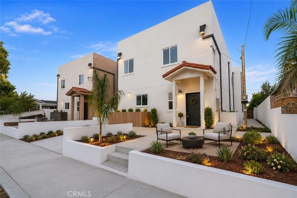 16623 Lake Avenue, Paramount