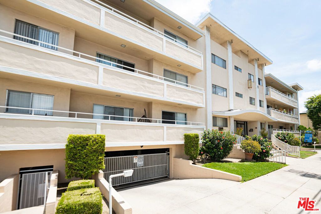 5150 Yarmouth Avenue, Encino