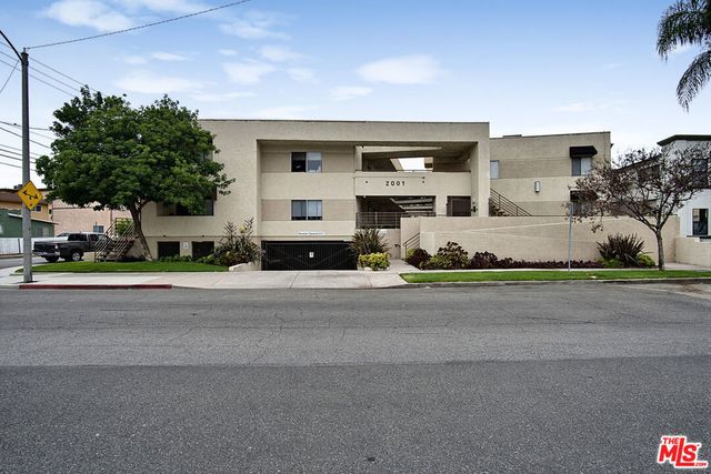 2005 Grismer Avenue, Burbank