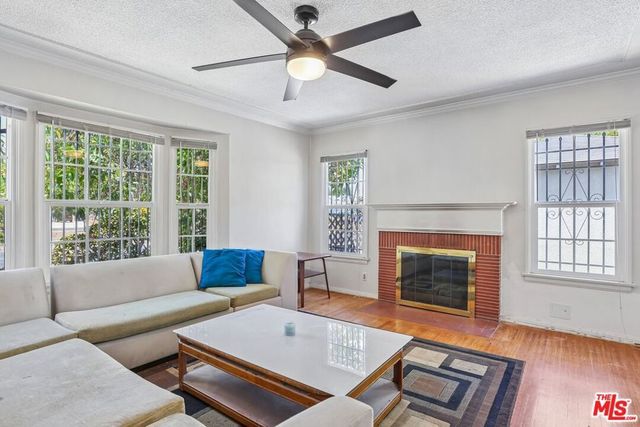 5218 San Vicente Boulevard, Los Angeles
