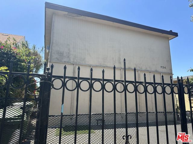 724 E 32nd Street, Los Angeles
