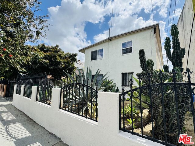 6214 Hooper Avenue, Los Angeles