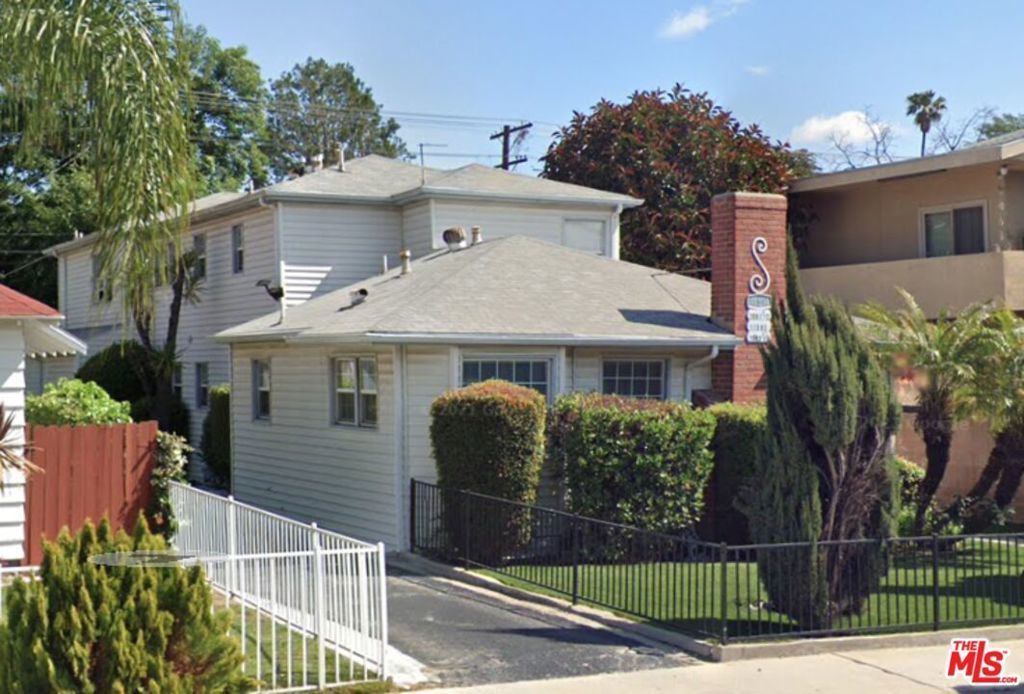 11591 Riverside Drive, North Hollywood
