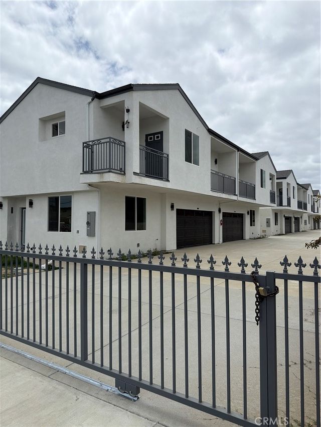 1439 S Palomares, Pomona