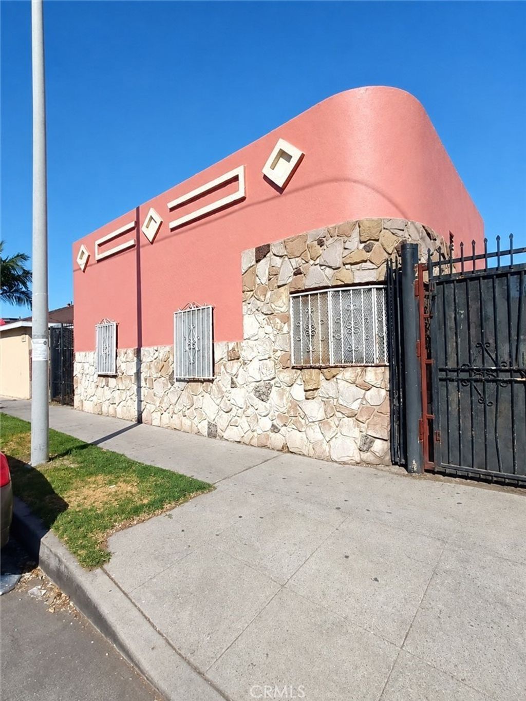 8706 Avalon, Los Angeles