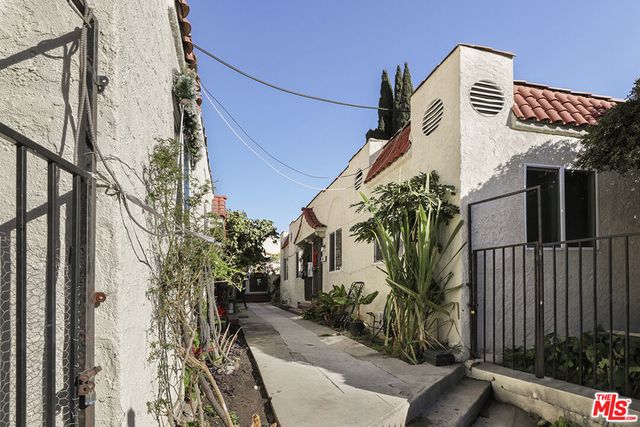 4011 Country Club Drive, Los Angeles