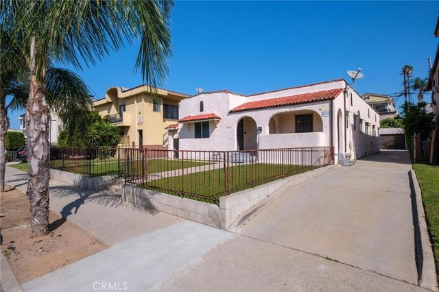 4533 Saturn, Los Angeles