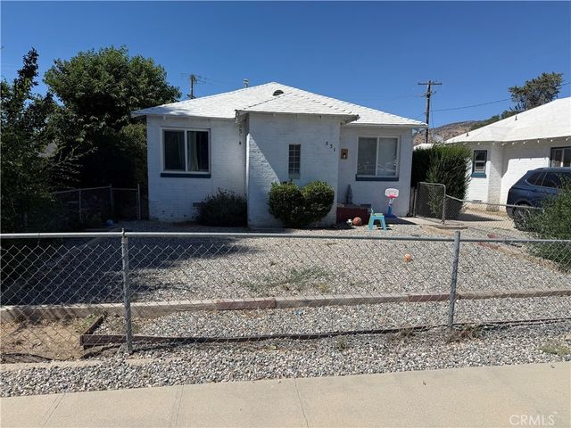113 S Snyder Ave, Tehachapi