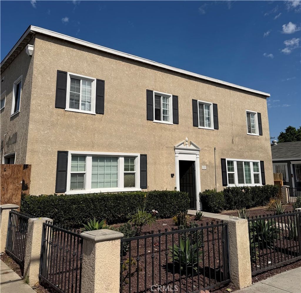 1323 Walnut Ave, Long Beach