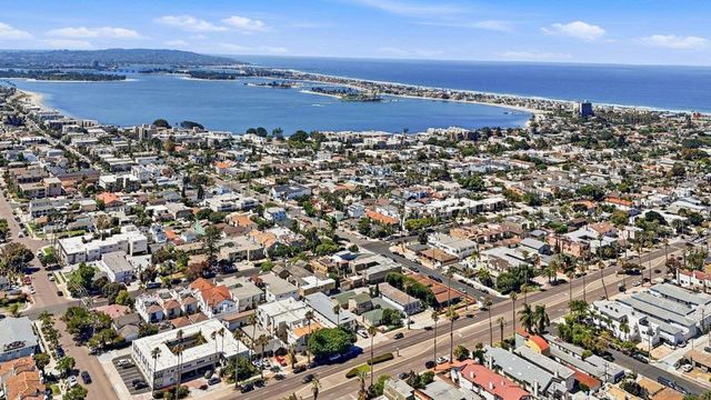 1522 24 Hornblend, San Diego