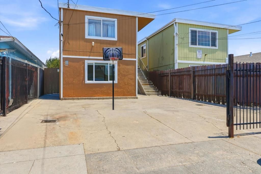 642 Douglas Avenue, Oakland