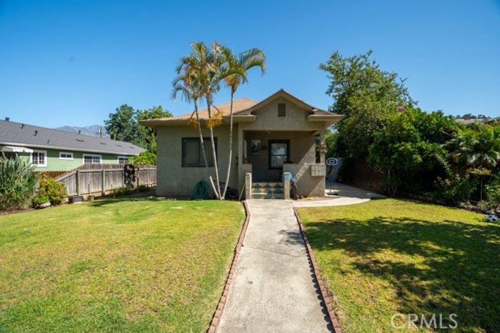 327 W Lemon Avenue, Monrovia