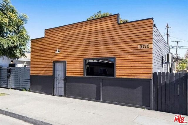 9712 S San Pedro Street, Los Angeles