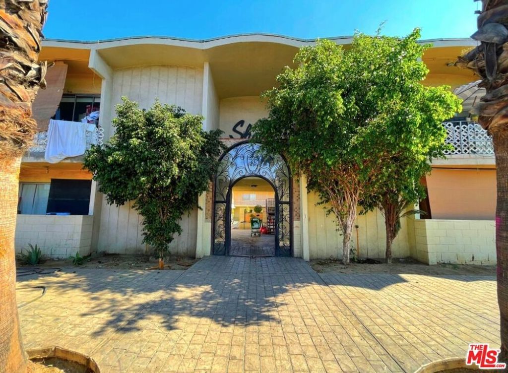 6956 Kester Avenue, Van Nuys