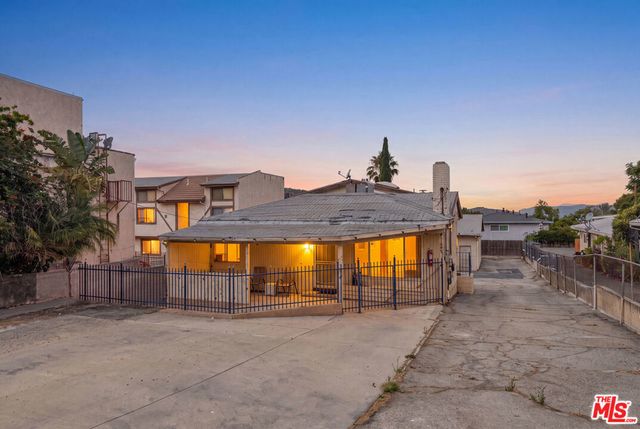 10139 Hillhaven Avenue, Los Angeles