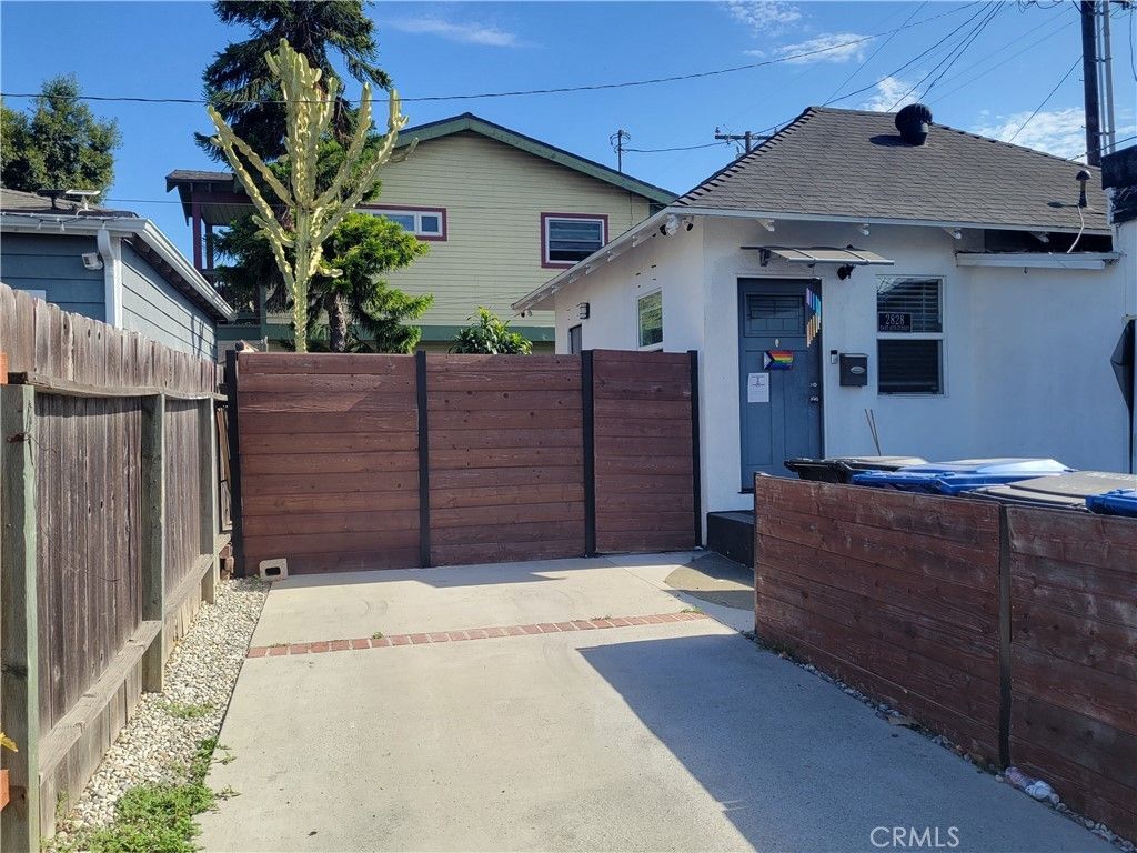 2828 E 10th, Long Beach