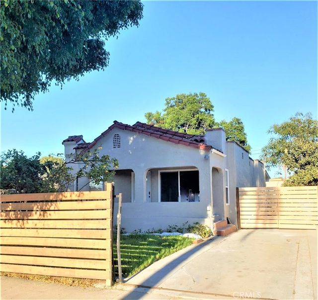7040 3rd, Los Angeles