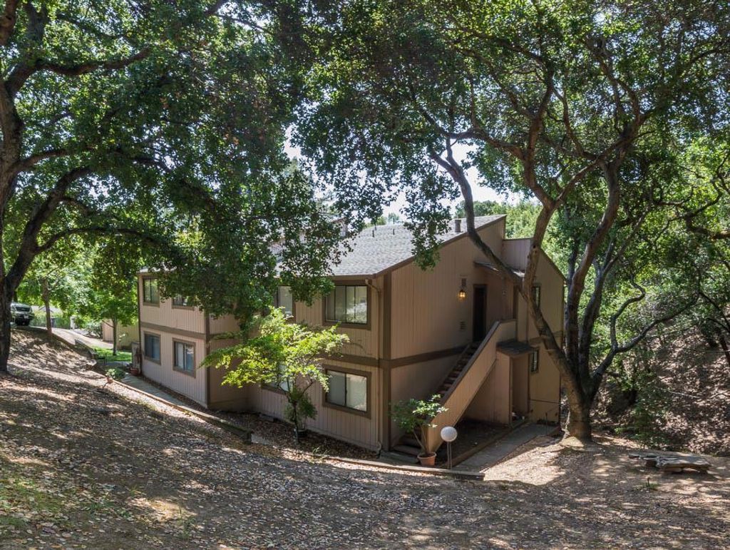 17 Clay Court, Novato