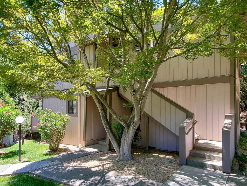 30 Clay Court, Novato