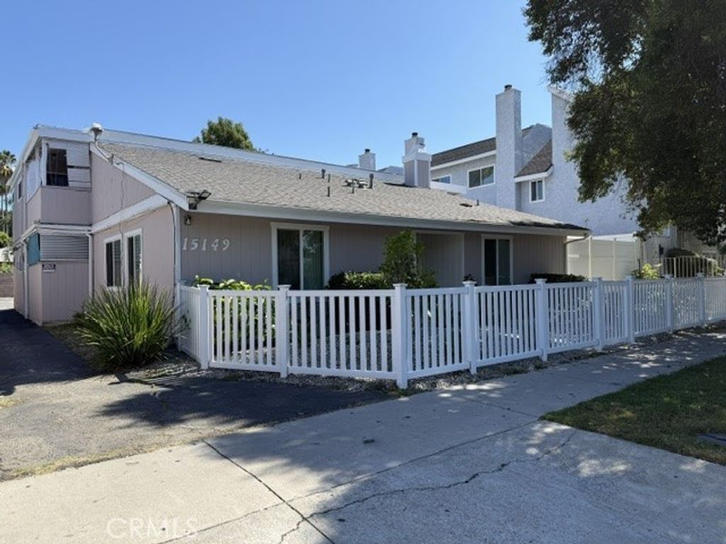 15149 Victory Boulevard, Van Nuys