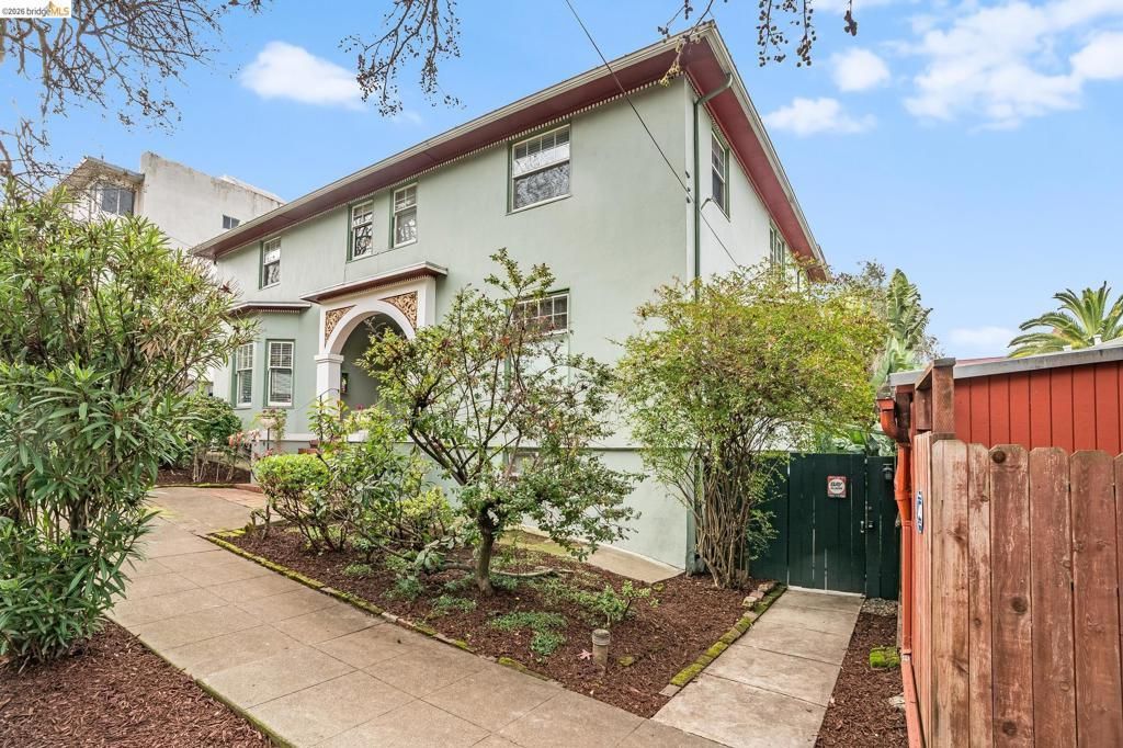 95 Moss Ave, Oakland